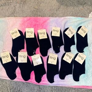 12 pairs of black no-show ankle socks sizes 6-8, new without tags